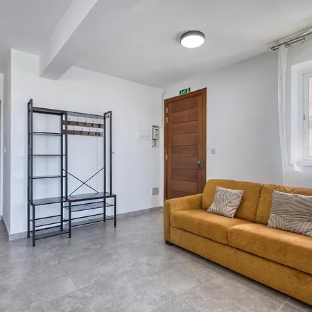 Modern Maisonette With Valley Views Karp1-3
